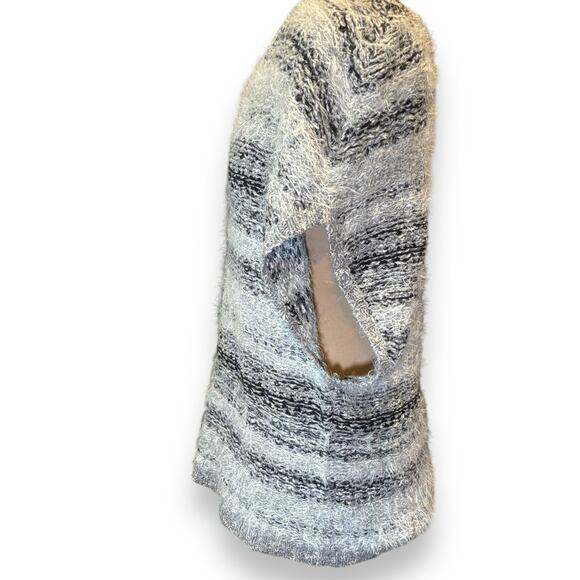 BCBGeneration Fuzzy Oversized Sleeveless Sweater Size XS/S Black/White/Gray - Picture 4 of 10